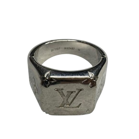 Louis Vuitton Monogram Signet Ring 8.5 - Picture 4 of 6